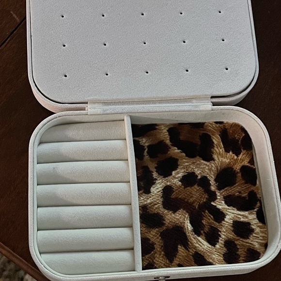 Jewelry box - Picture 3 of 3